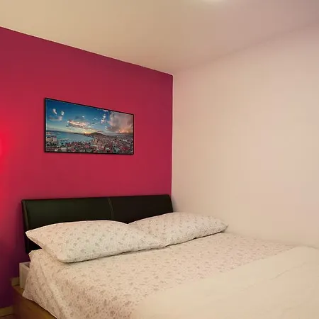Dora Apartment Split