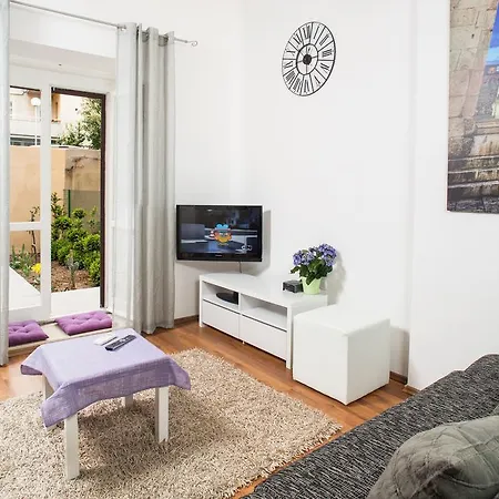 Dora Apartment