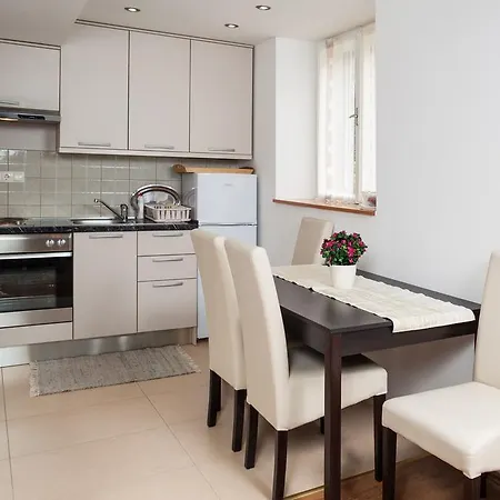 Dora Apartment